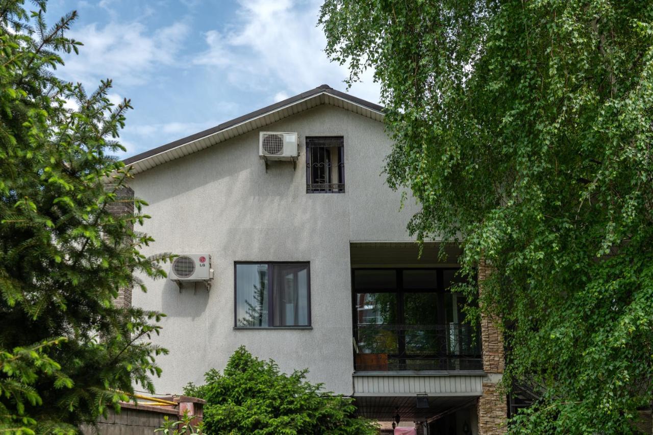 Wanderlust Boutique Hostel Алматы Экстерьер фото