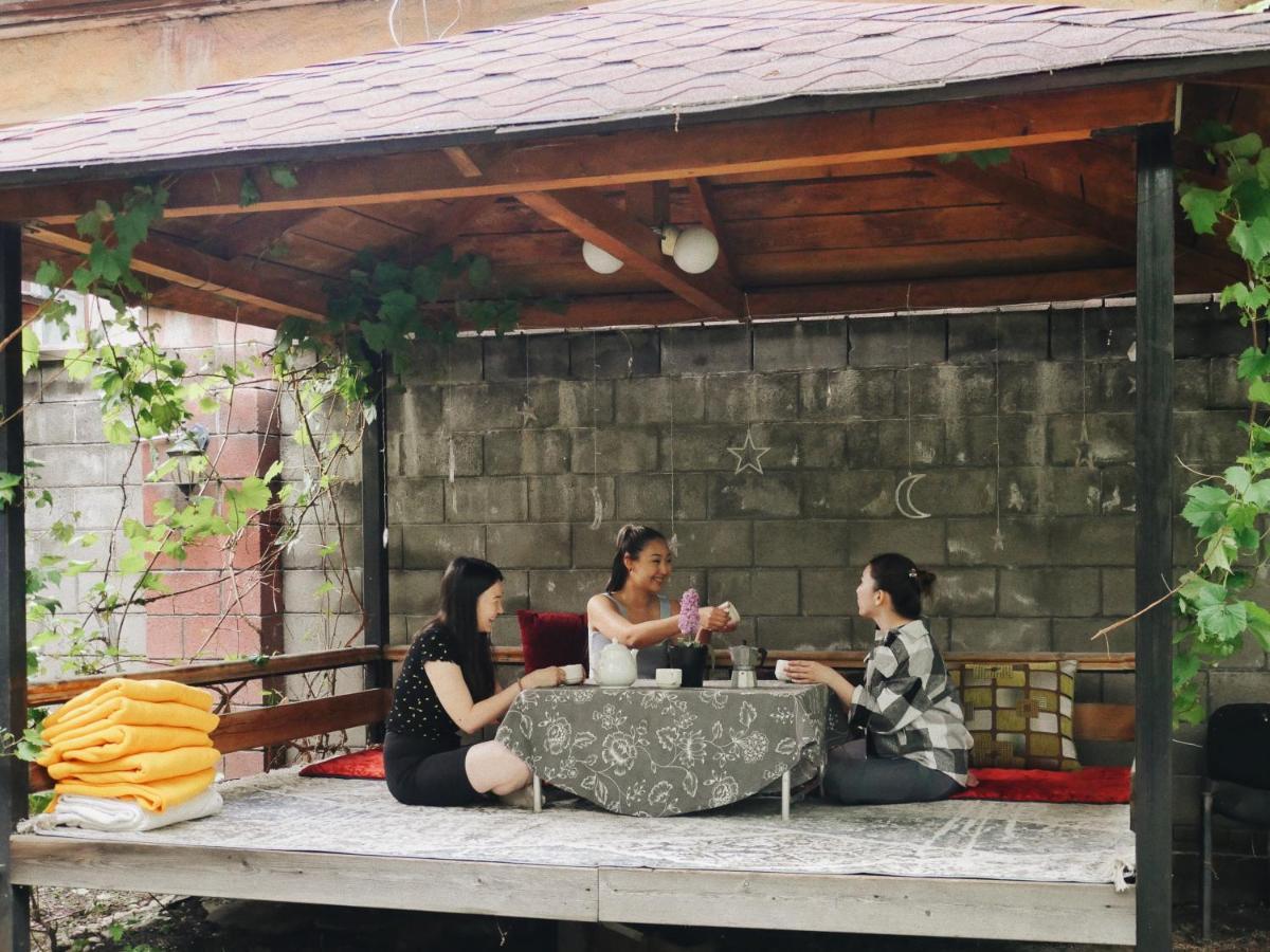 Wanderlust Boutique Hostel Алматы Экстерьер фото