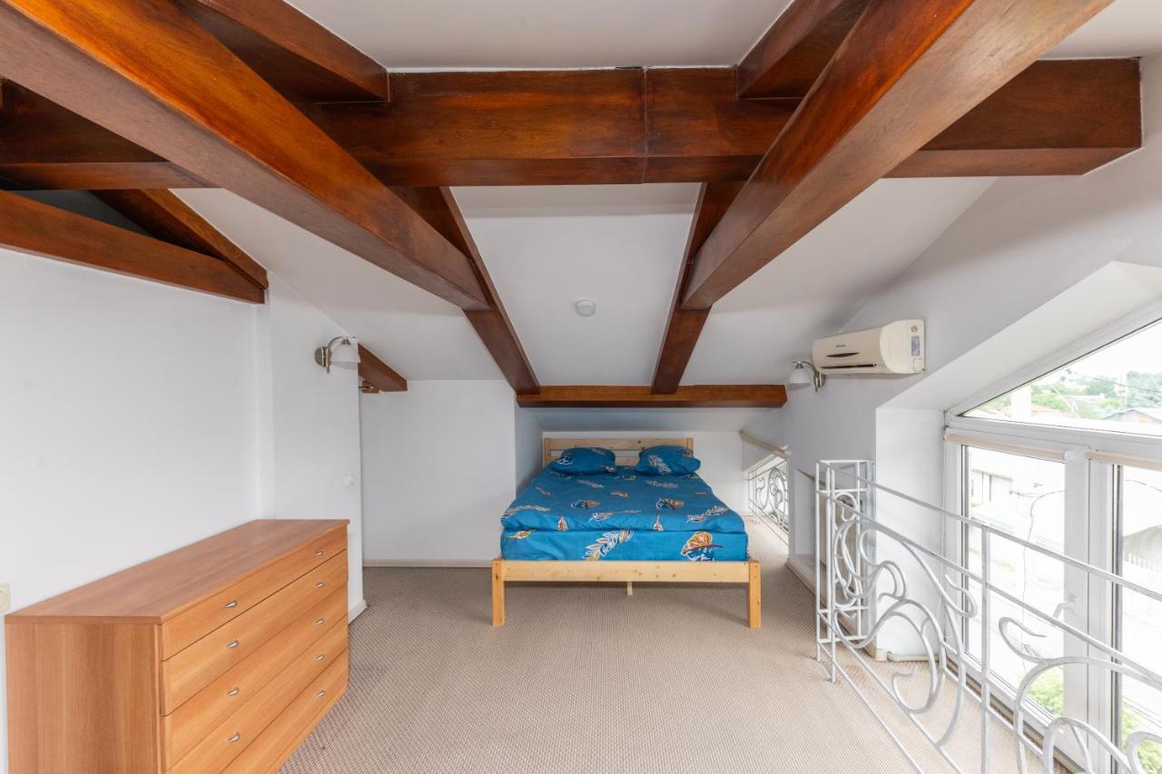 Wanderlust Boutique Hostel Алматы Экстерьер фото