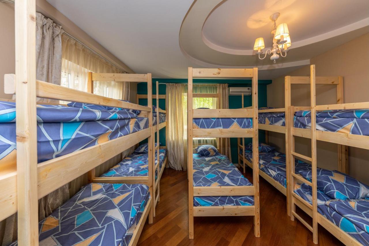 Wanderlust Boutique Hostel Алматы Экстерьер фото