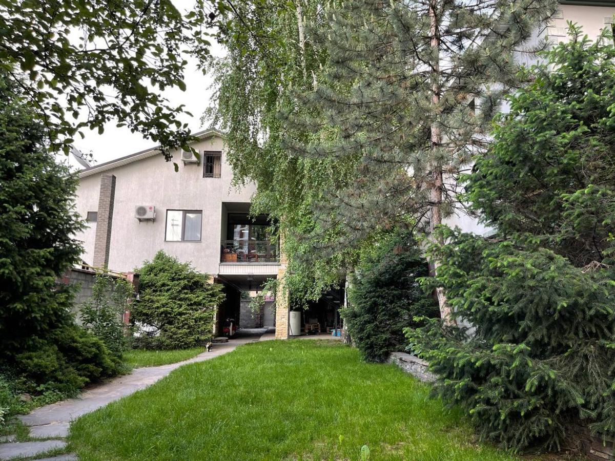 Wanderlust Boutique Hostel Алматы Экстерьер фото